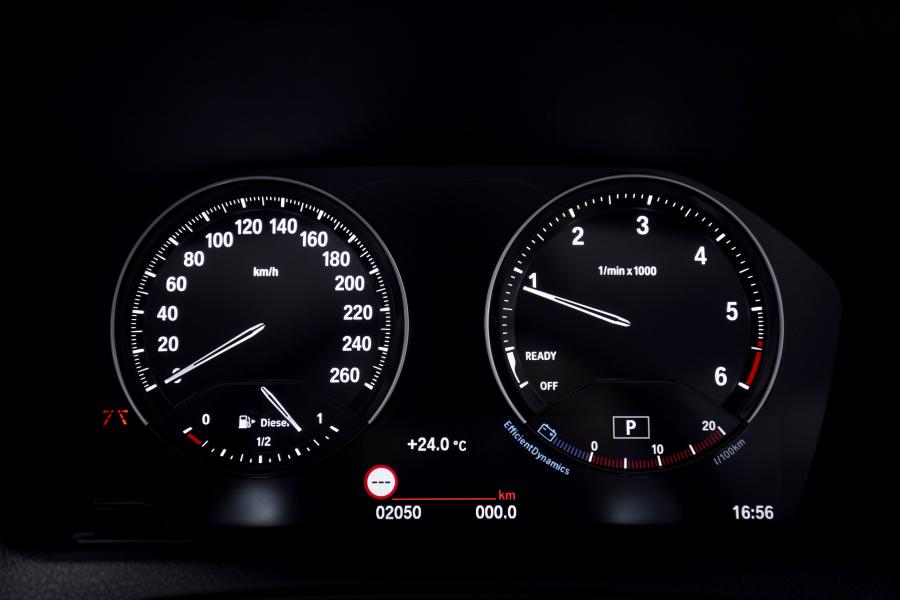 Панель приборов BMW 220d Convertible M Sport Package 2016 года  (WW) (фото 53 из 65)
